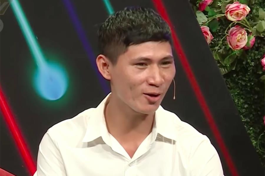 Anh trai di hen ho nhung cau em lai chiem mat spotlight hinh anh