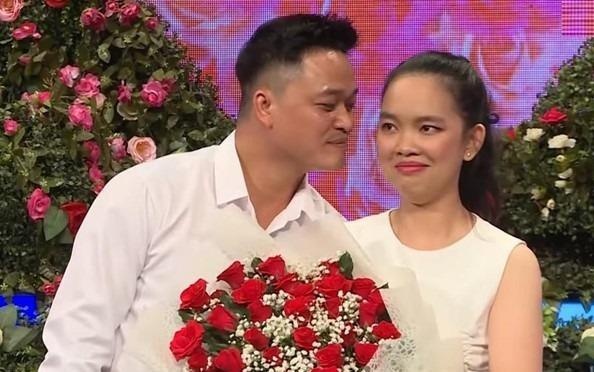 Co gai doi di chau Au va nguoi choi show hen ho nhung chi hoi tien hinh anh