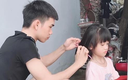 'Anh nguoi ta chai toc cho em, anh trai nha nay chi biet choc gheo' hinh anh