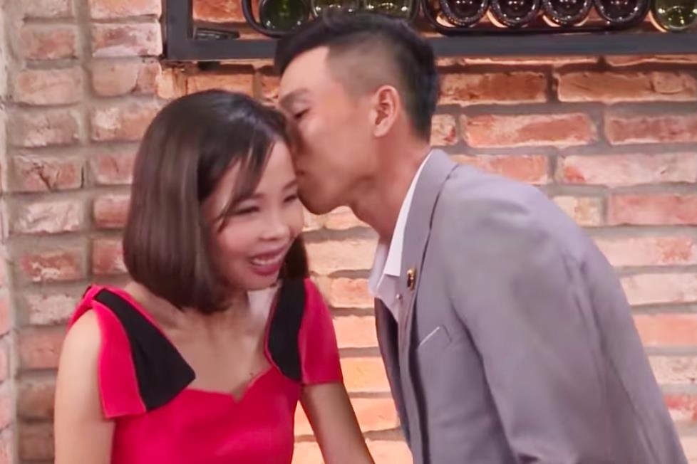 Chang trai di hen ho nhung lien tuc noi ve chuyen se xuat gia tu hanh hinh anh