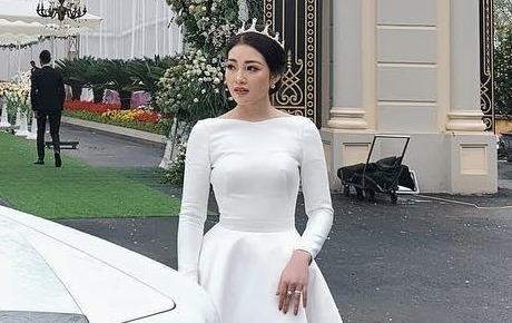 'Co dau 200 cay vang' va 2 hot girl lay chong khi chua cham nguong 20 hinh anh