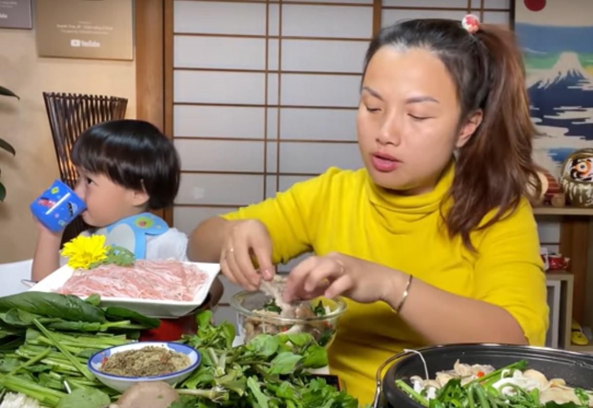 Quynh Tran JP noi be Sa se tam ngung xuat hien trong vlog hinh anh