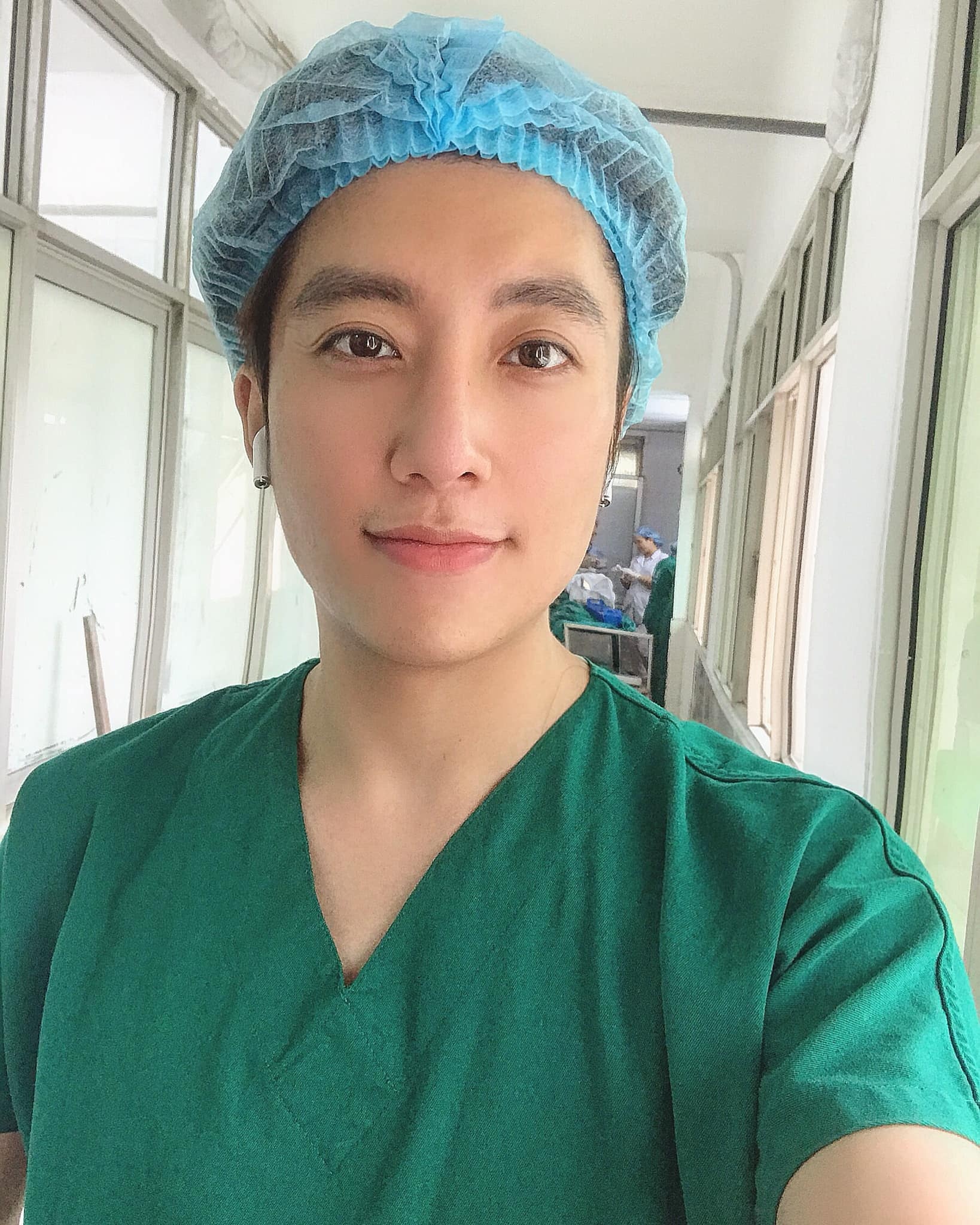 Bac si dien trai anh 8