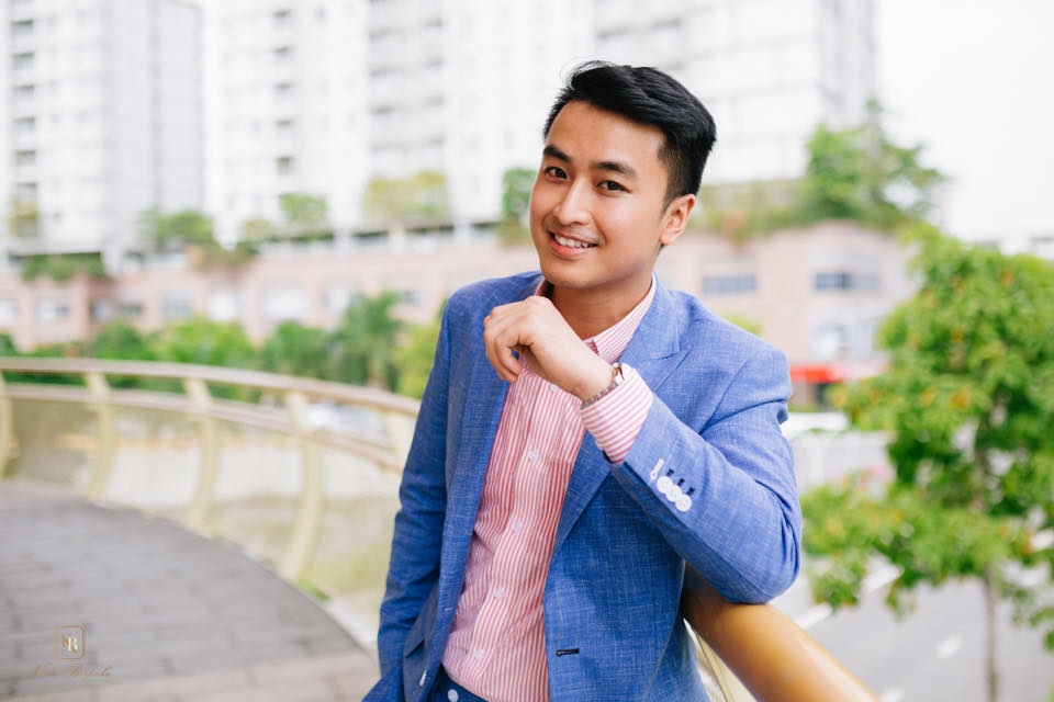 Bac si dien trai anh 1