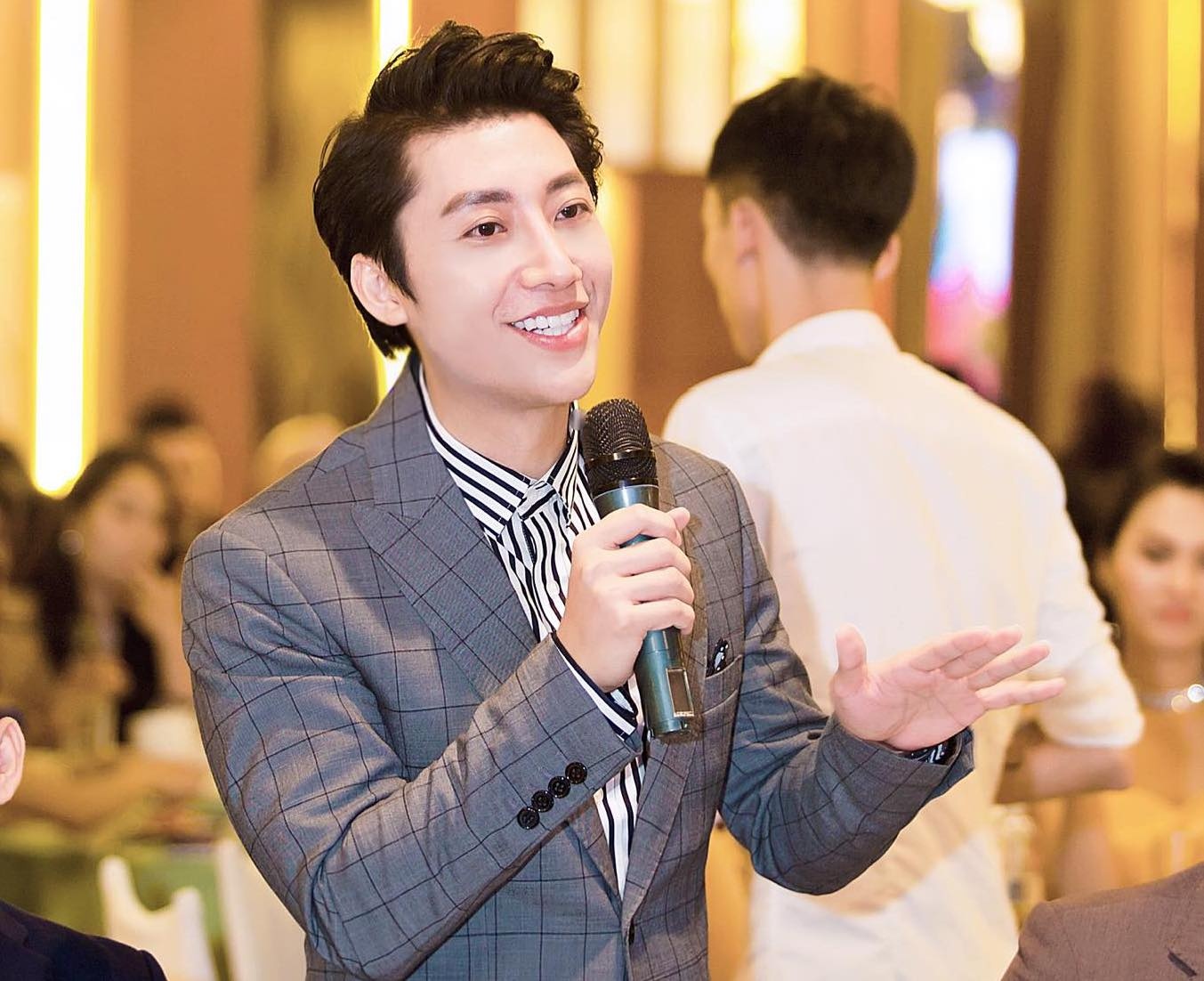 Bac si dien trai anh 6