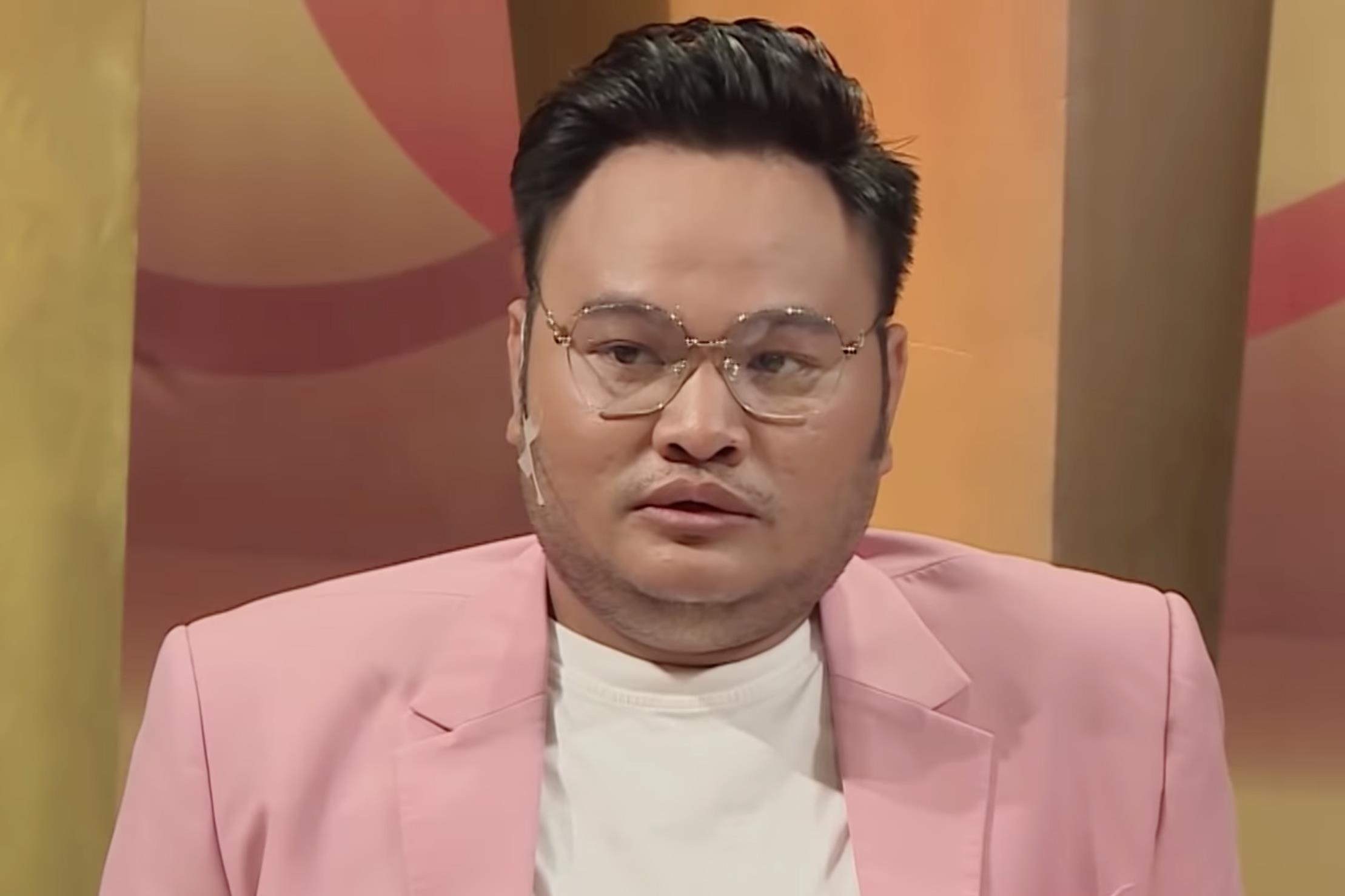 Vinh Rau ke chuyen gian tim nguoi vi ban be mung cuoi toan tien le hinh anh