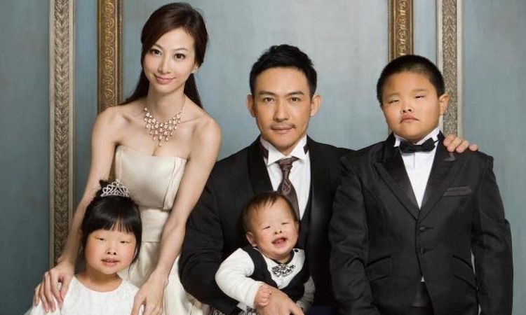 Hai co gai Trung Quoc co su nghiep lui tan vi va mieng, chieu tro PR hinh anh