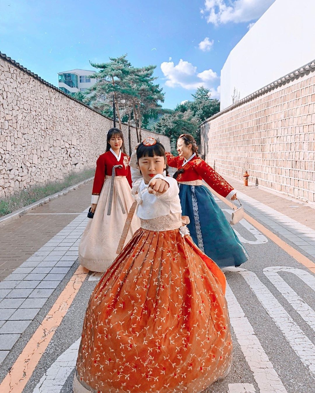 hoi ban than hot girl anh 7