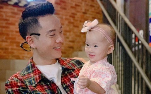 Tram Anh - JustaTee, Trang Lou - Tung Son khoe con giong het cha me hinh anh