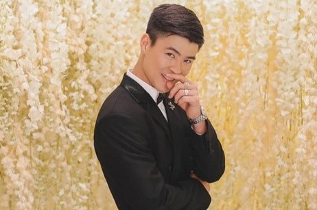 Duy Manh va nhung cau thu dien vest duoc khen dien trai hinh anh