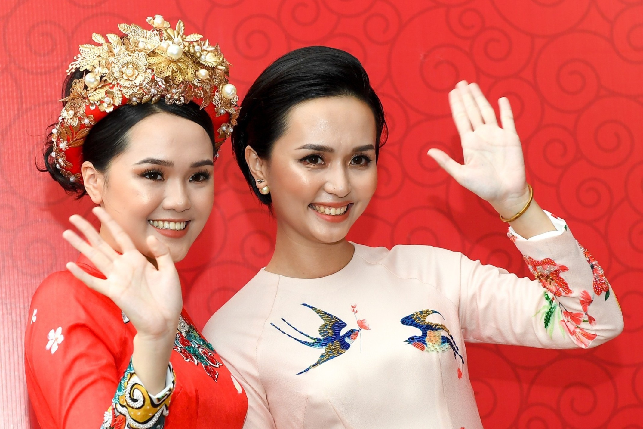 Ai nu cuu chu tich CLB Sai Gon va nhung cap chi em noi tieng tren mang hinh anh