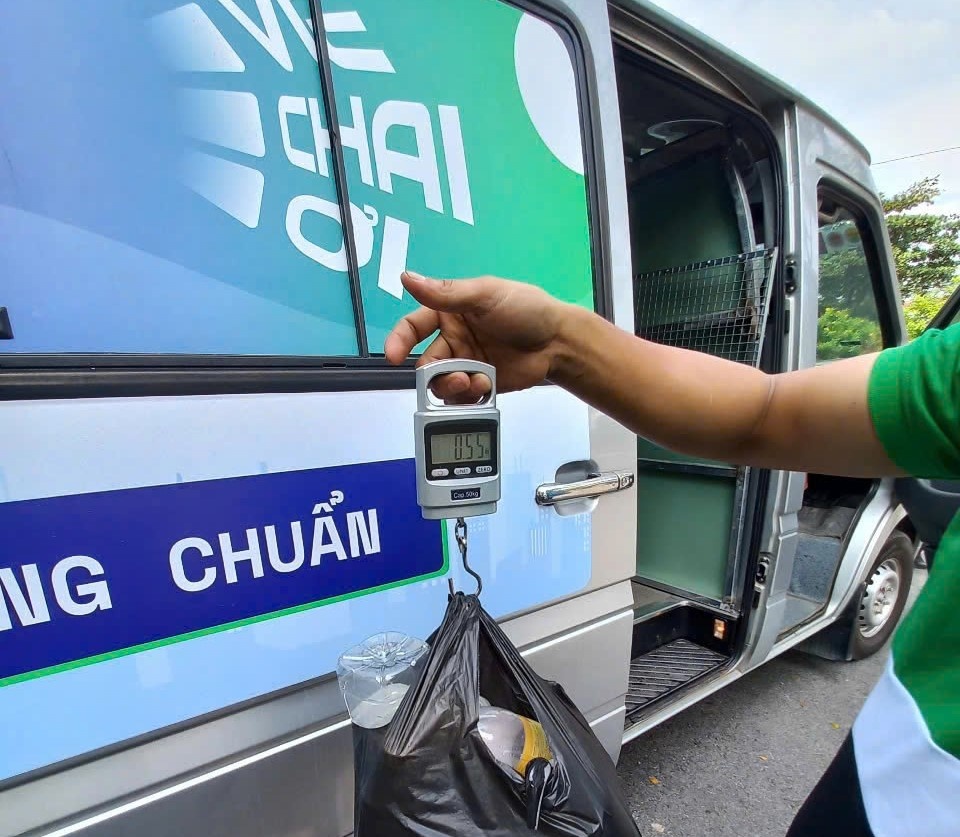 Phan loai rac bat buoc tai nguon: Giai phap nao cho nguoi dan? hinh anh