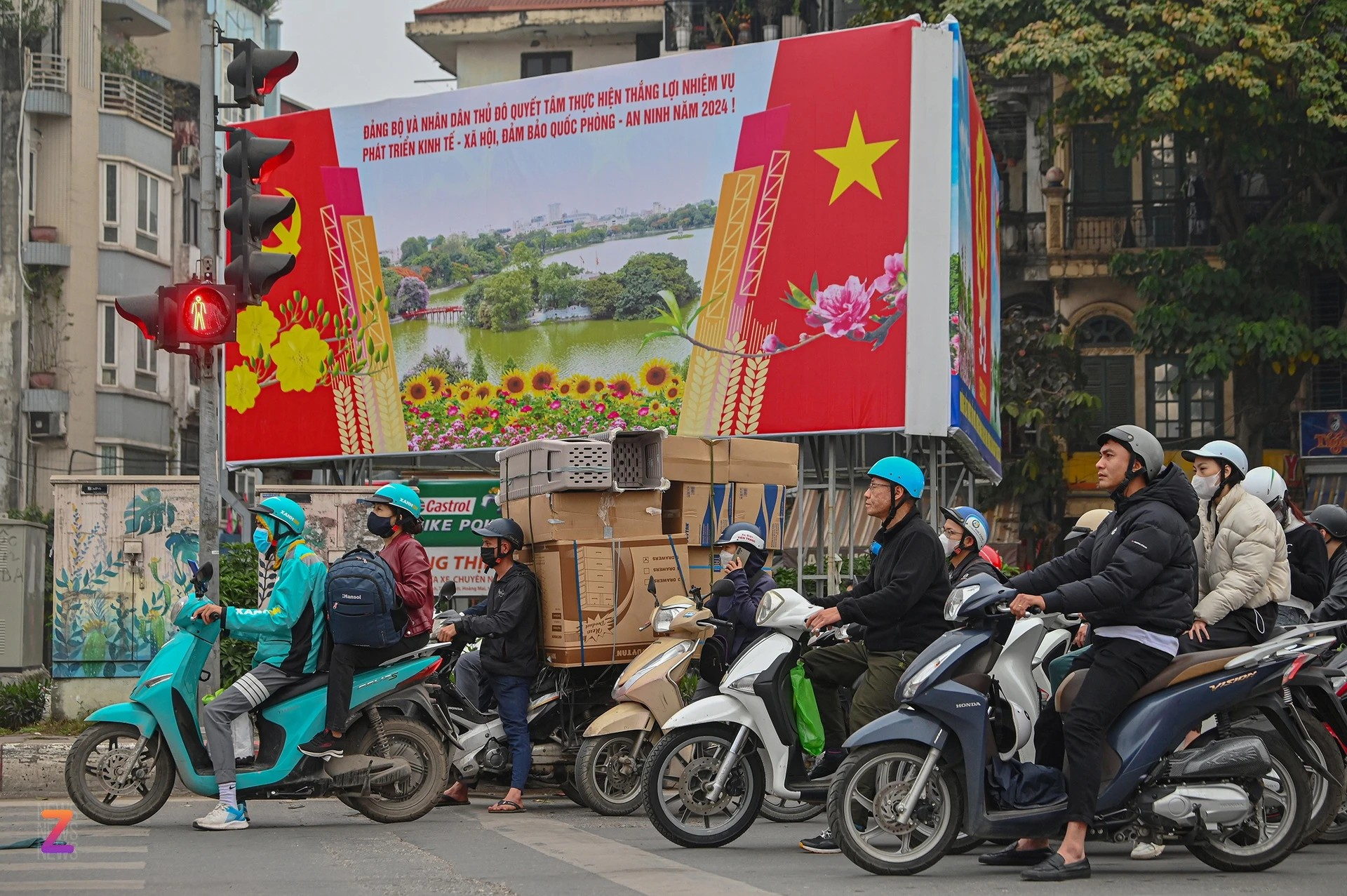 Cong an Ha Noi khuyen khich nguoi dan phan anh giao thong qua Zalo OA hinh anh