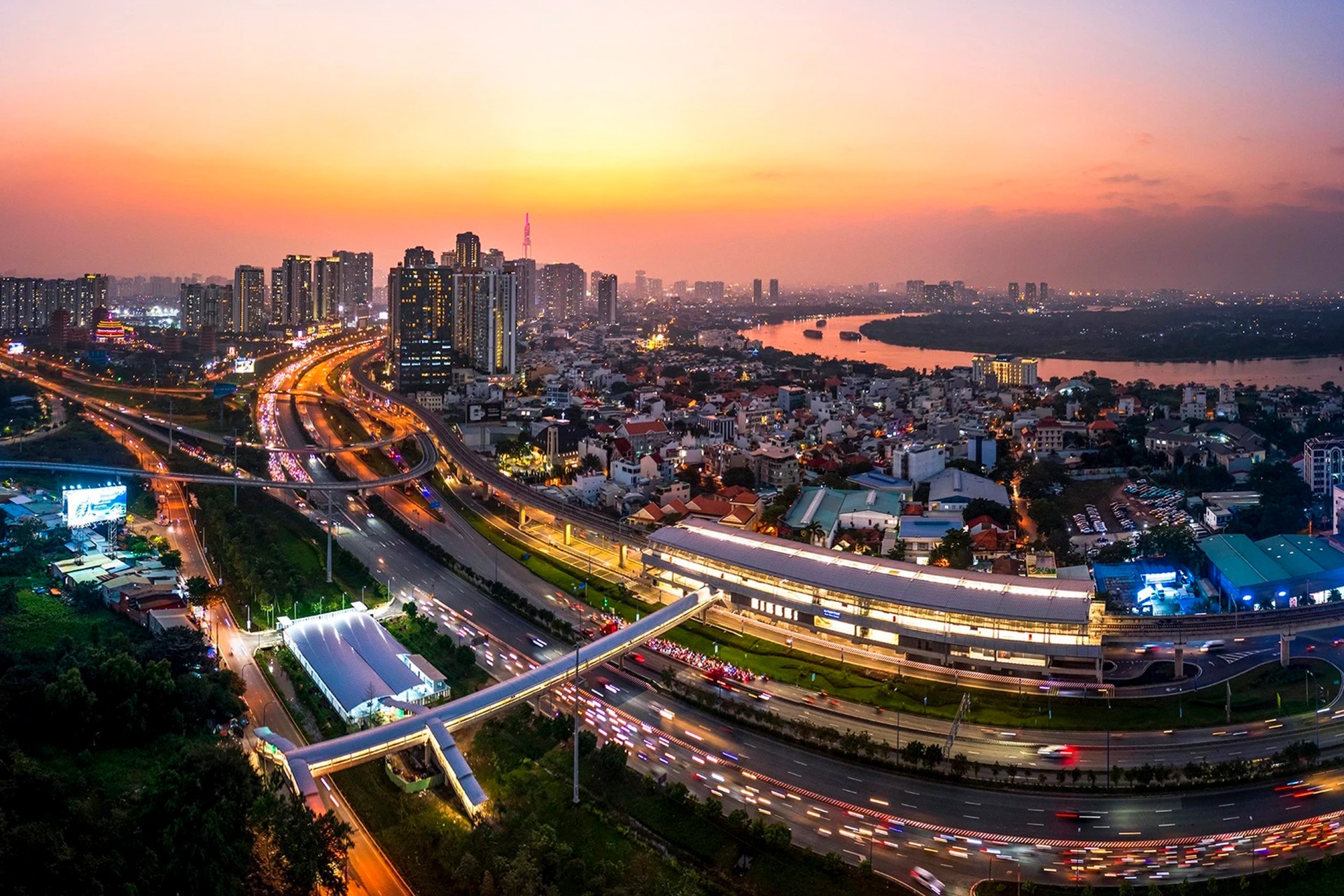 Duong la, phat nguoi, bien bao kho nho - loat noi lo sau tay lai hinh anh