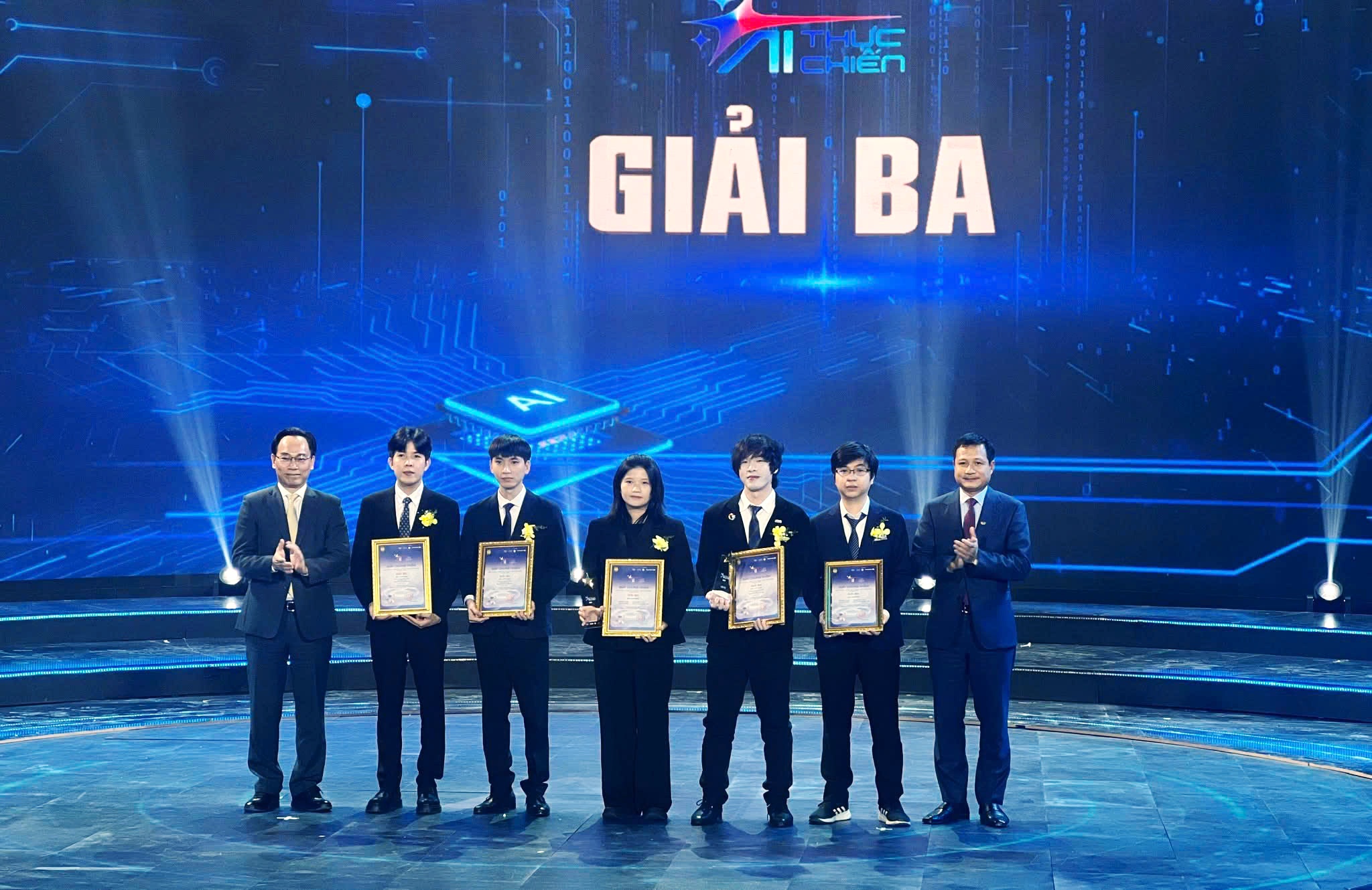 Ky su tre Zalo dat giai cuoc thi 'AI Thuc chien' hinh anh