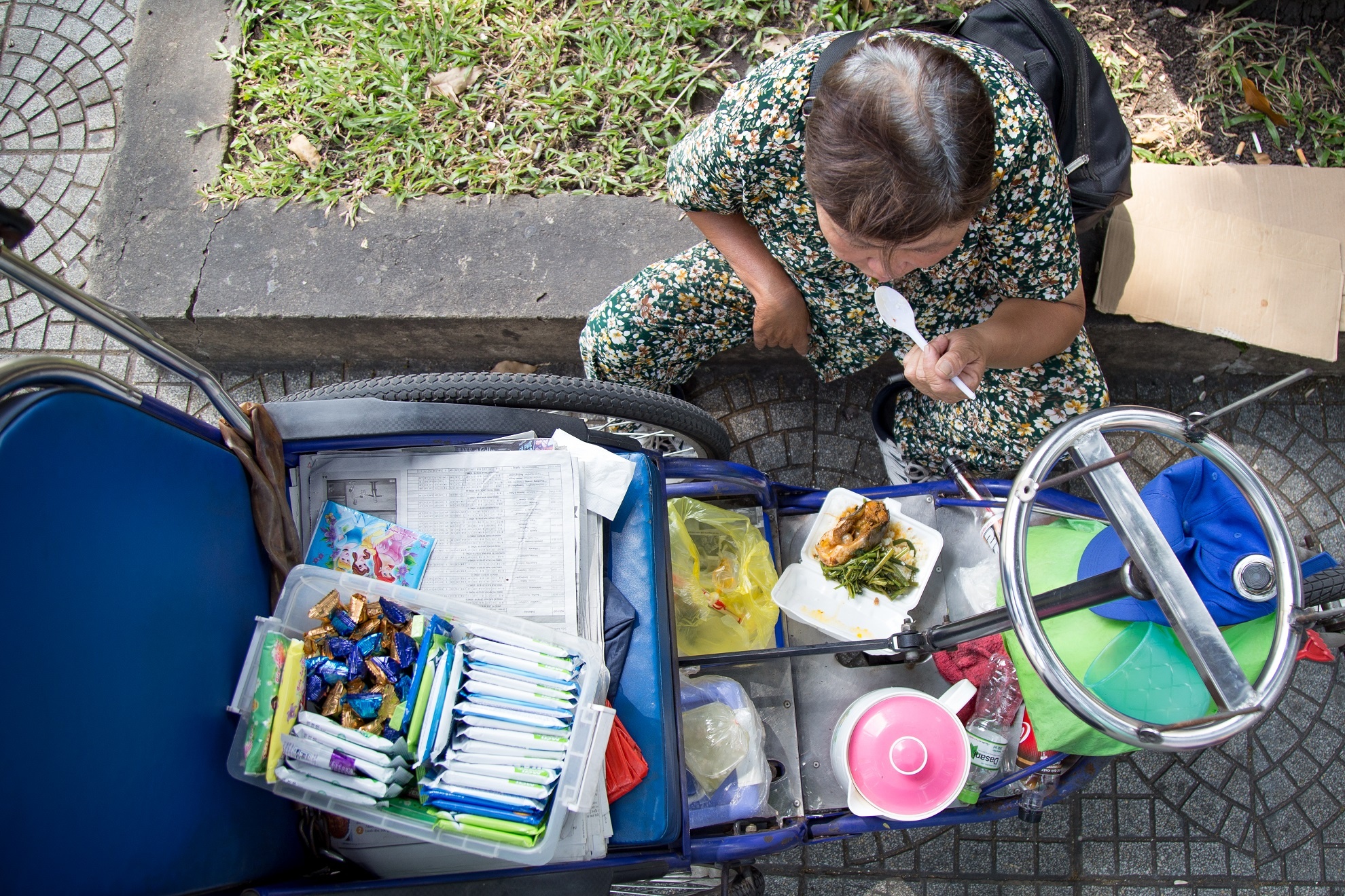 người phụ nữ ở vỉa hè Sài Gòn ảnh 13 nguoi phu nu o via he Sai Gon anh 13