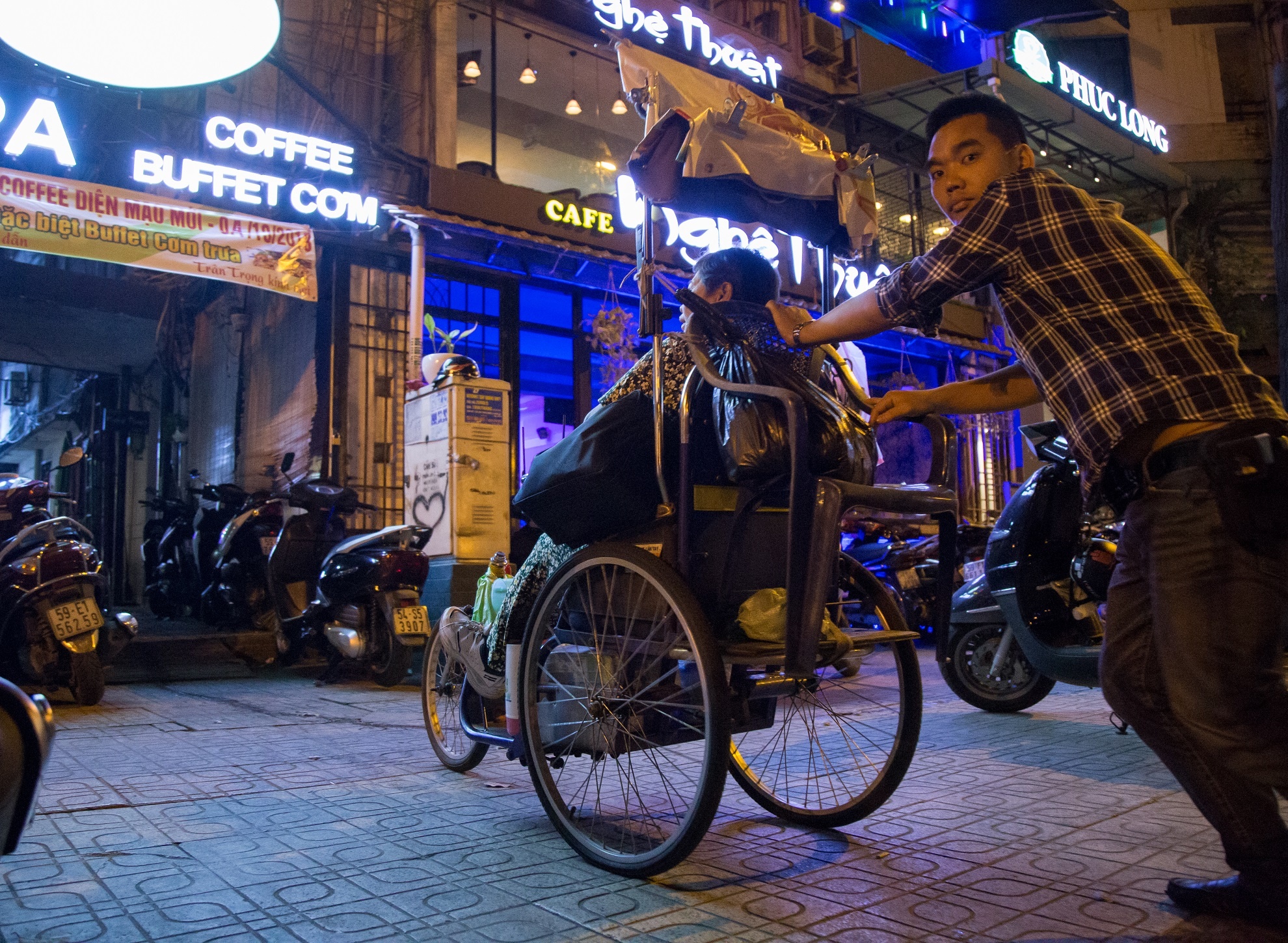 người phụ nữ ở vỉa hè Sài Gòn ảnh 9 nguoi phu nu o via he Sai Gon anh 9