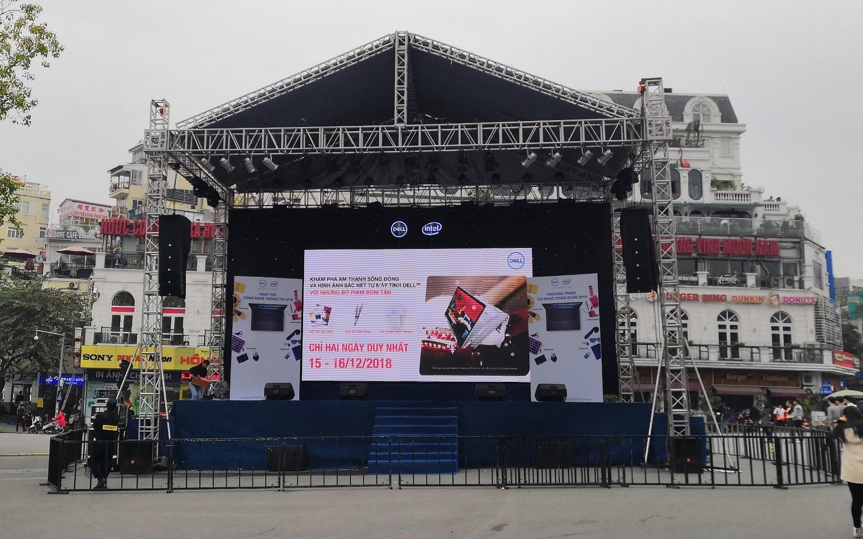 Man hinh co lon phuc vu chung ket AFF Cup dung khap ca nuoc hinh anh