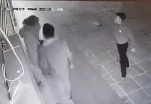 hành hung ở Linh Đàm ảnh 1 hanh hung o Linh Dam anh 1