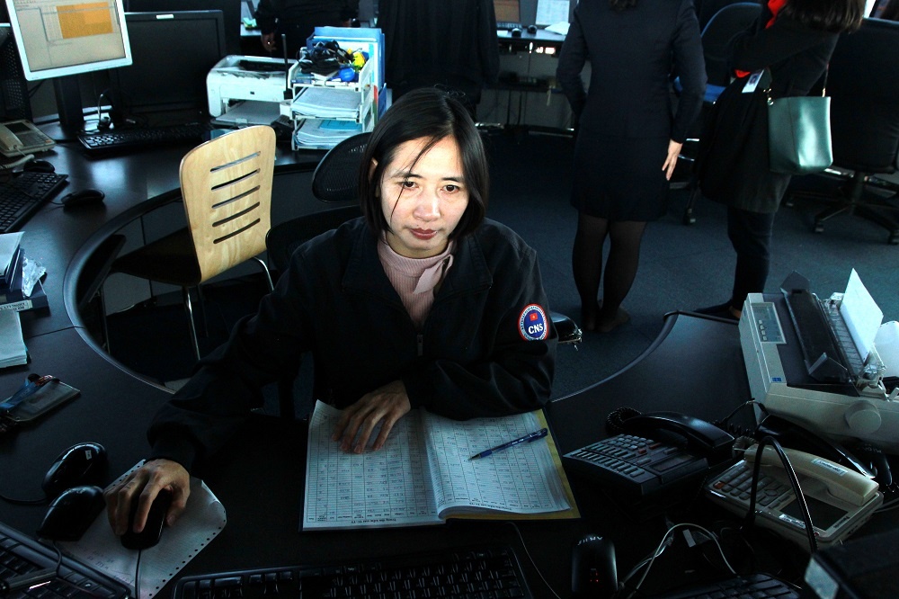 Canh tat bat tai Dai kiem soat khong luu Noi Bai ngay Tet hinh anh