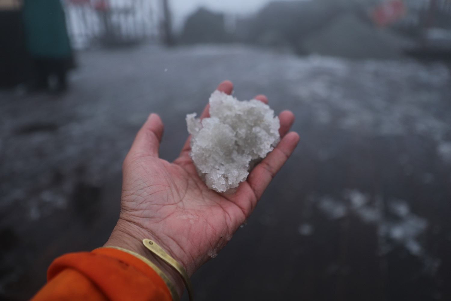 Vi sao Sa Pa bat ngo co tuyet roi giua thang 2? hinh anh