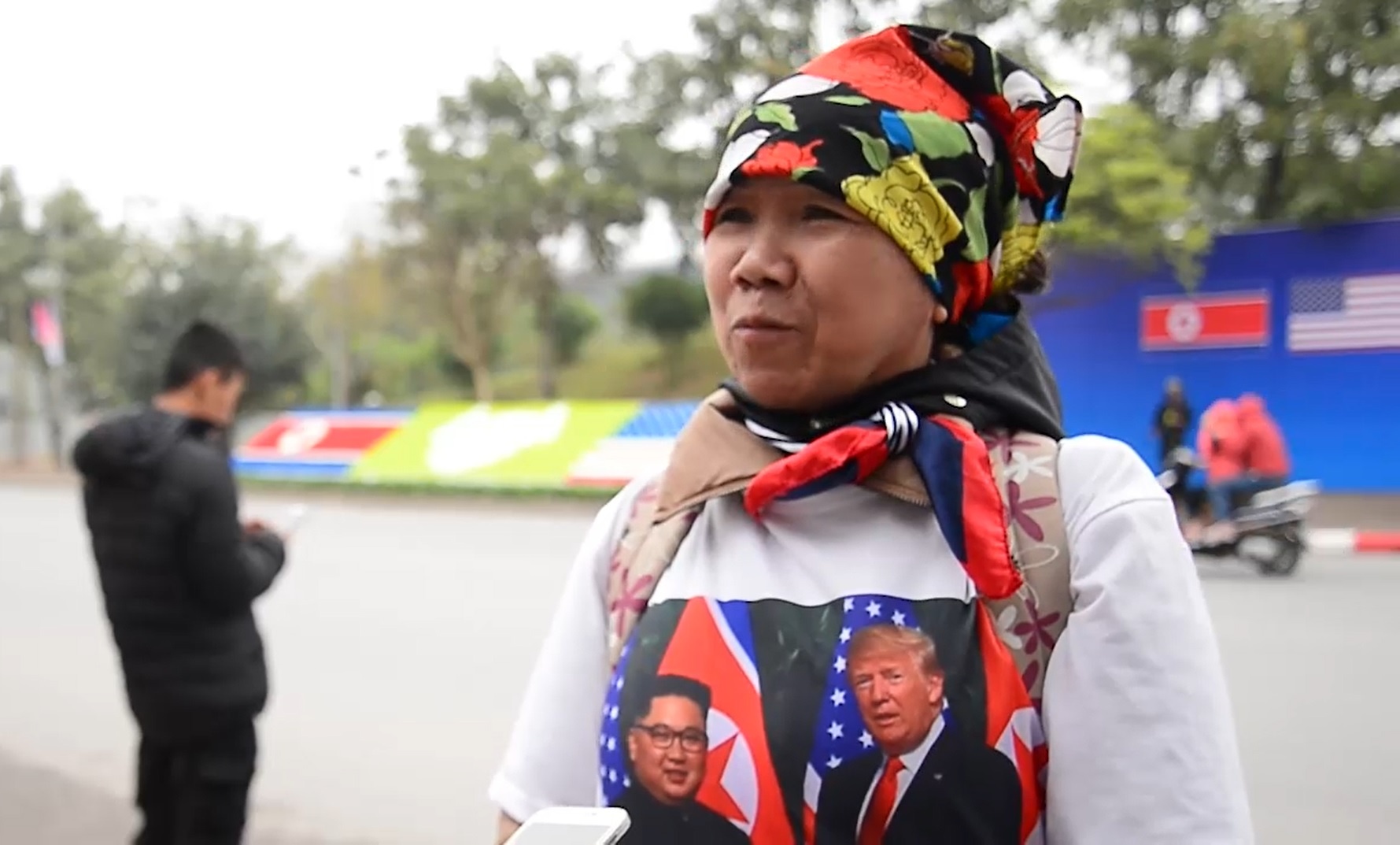 Nguoi dan Ha Noi cho doi su xuat hien cua Tong thong Trump hinh anh