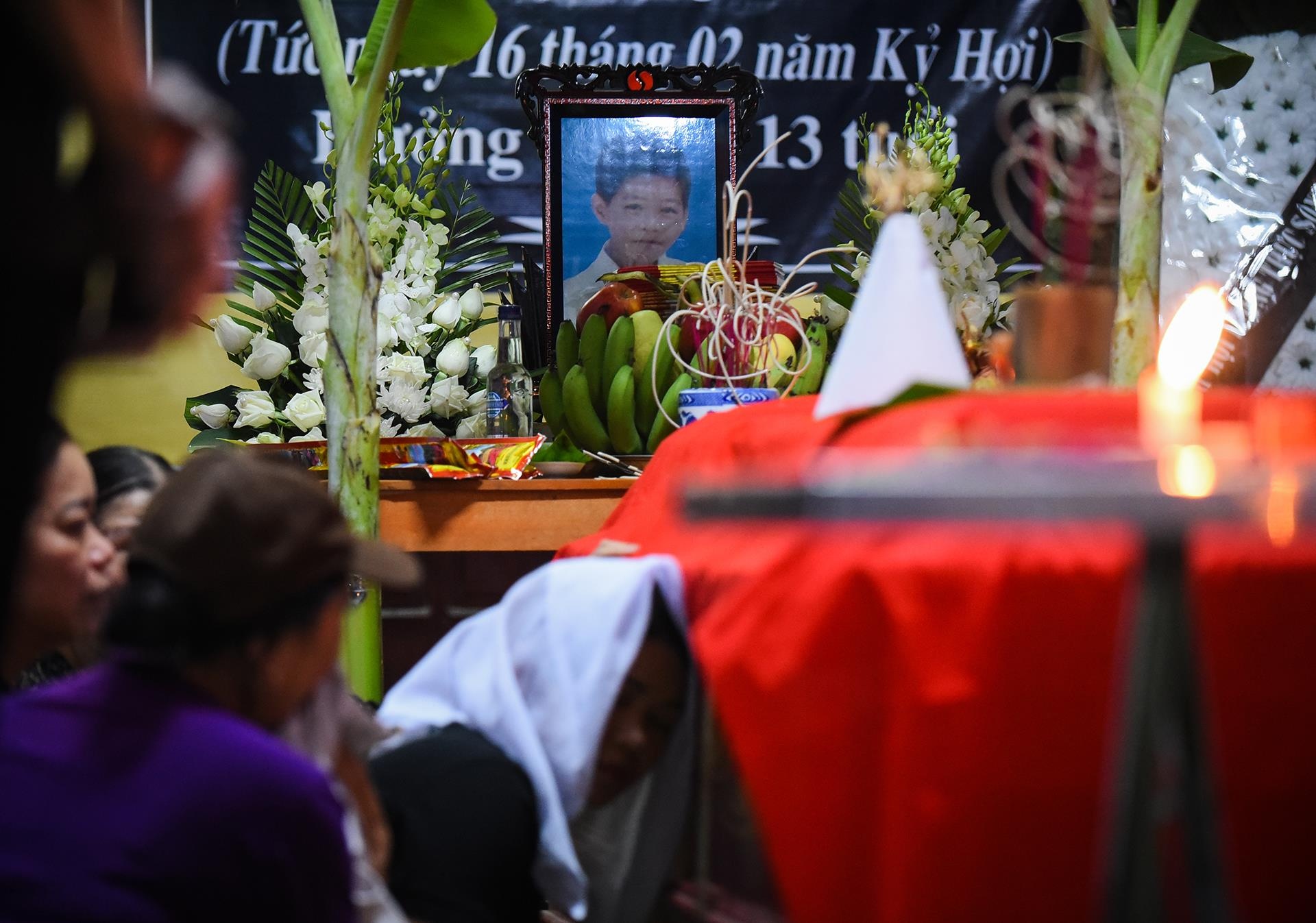 Trang dem lo hau su o xom nho co 8 hoc sinh chet duoi hinh anh