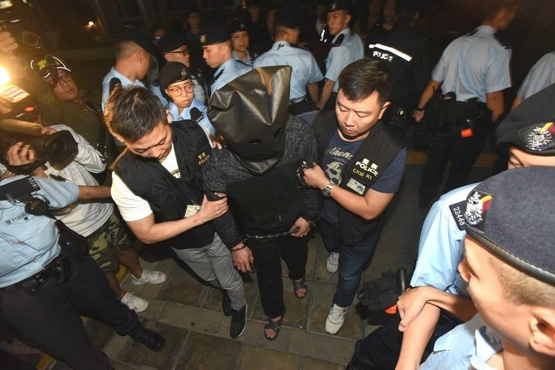 Hung thu giet ban gai, cuon xac vao chan giau duoi gam giuong bi bat hinh anh