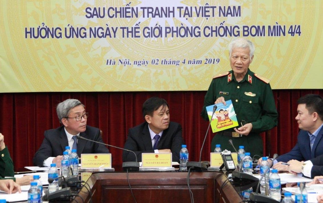 Tap trung pha bom min o Ha Giang sau hon 40 nam chien tranh bien gioi hinh anh