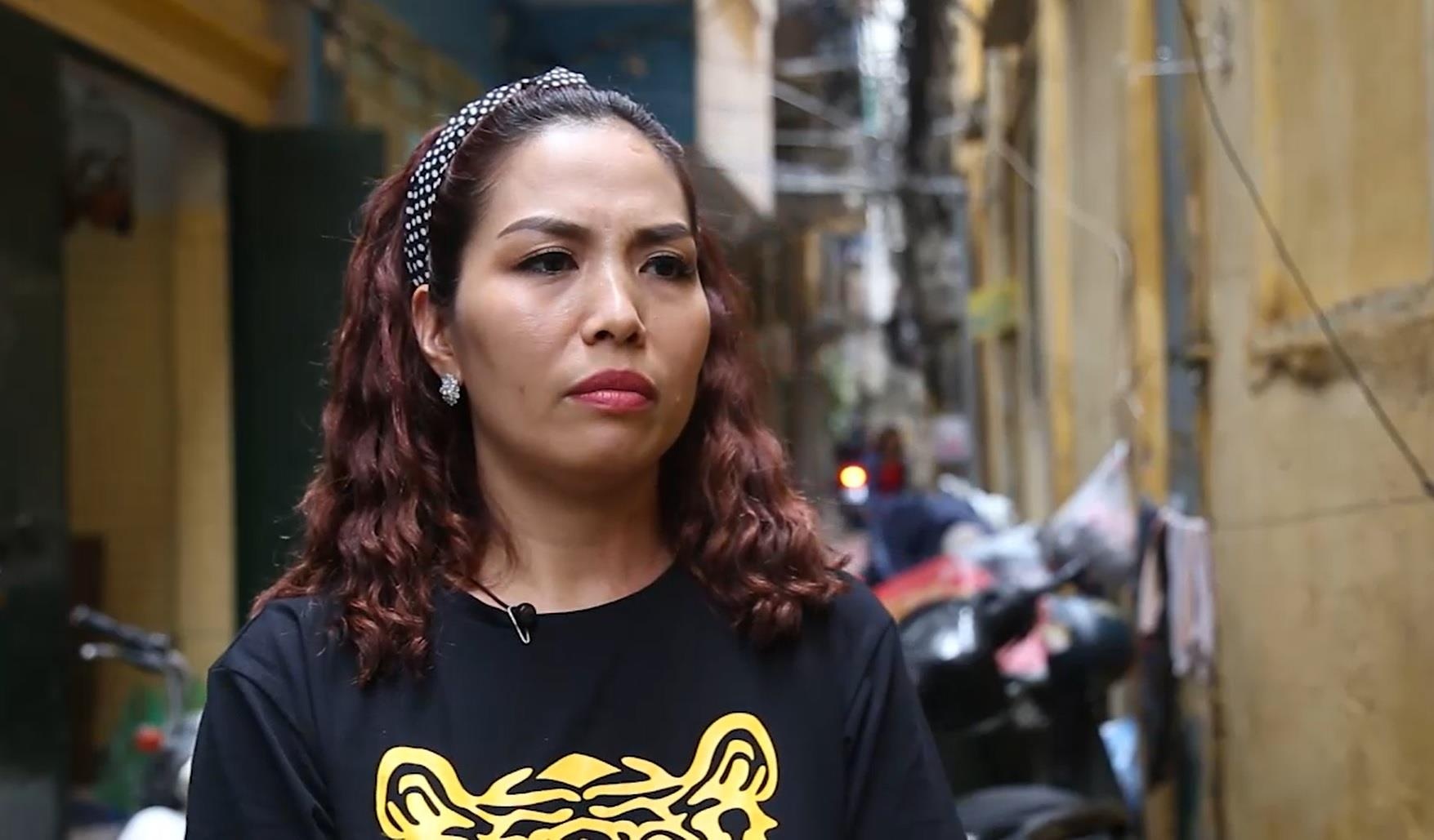 Phu huynh buc xuc truoc ly le cua ke dam o be gai trong thang may hinh anh