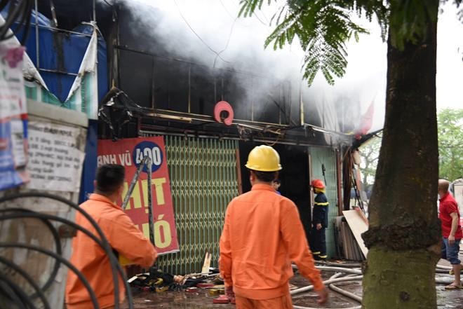 Chay cua hang thit cho anh 1