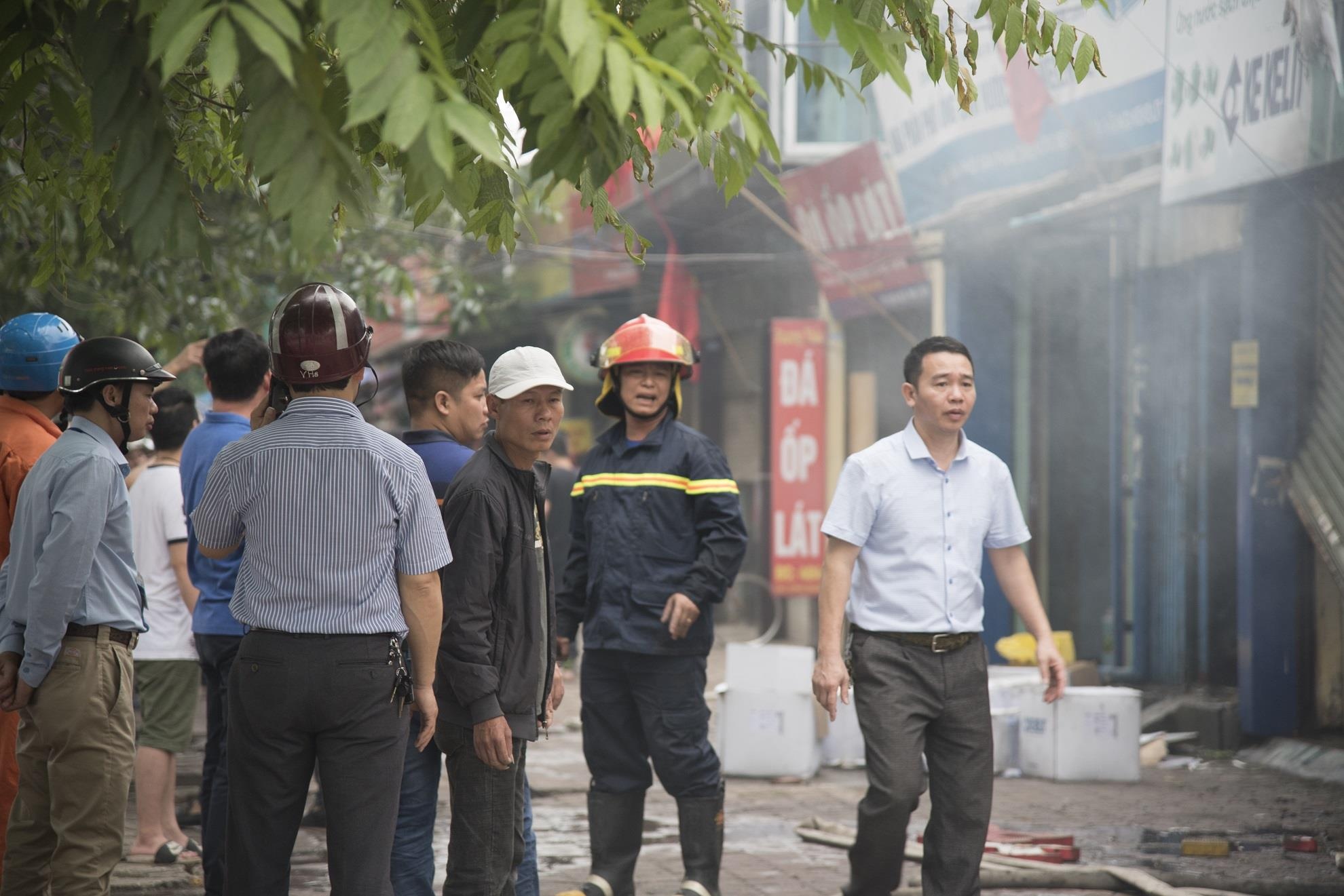 Chay cua hang thit cho anh 8