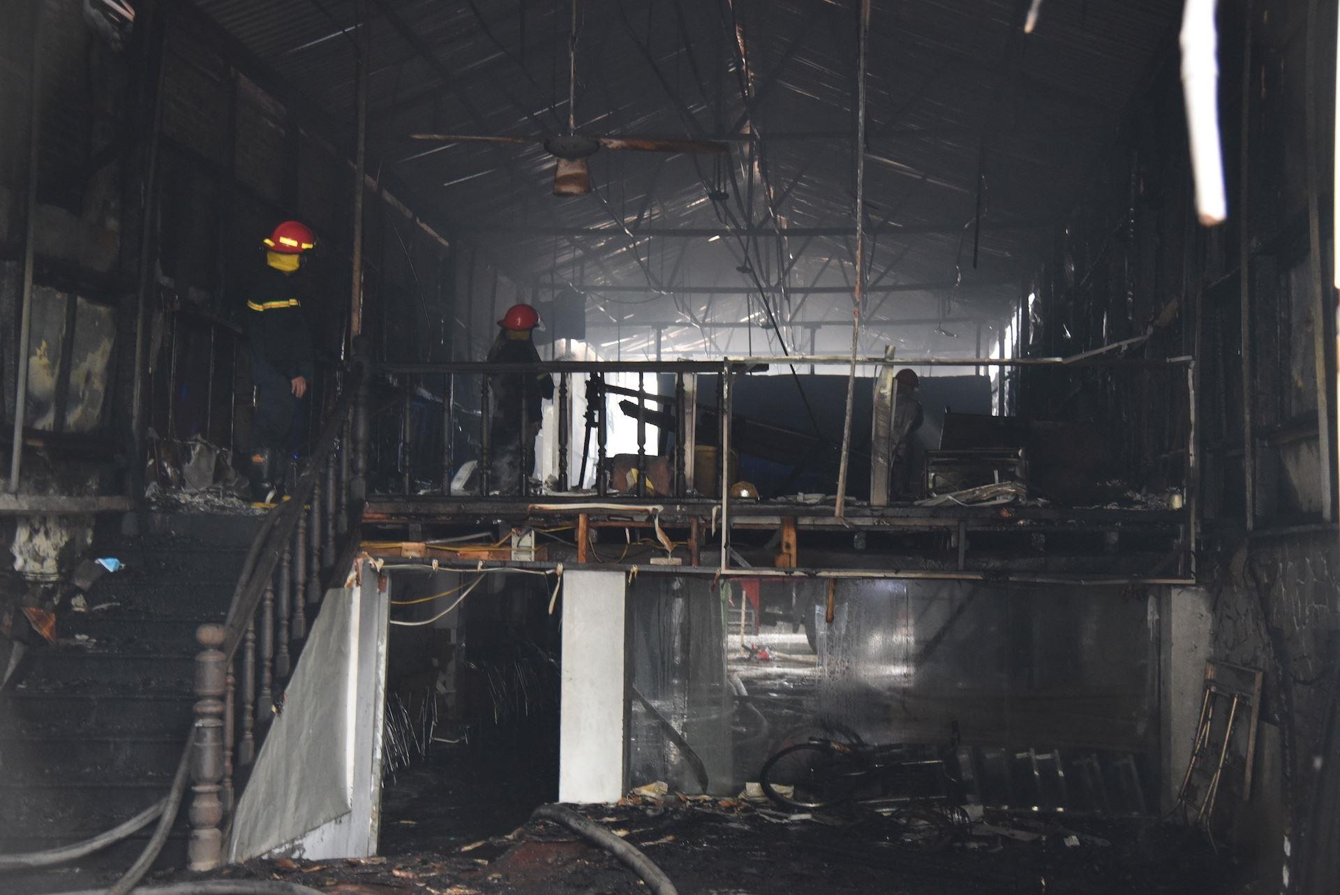 Chay cua hang thit cho anh 9