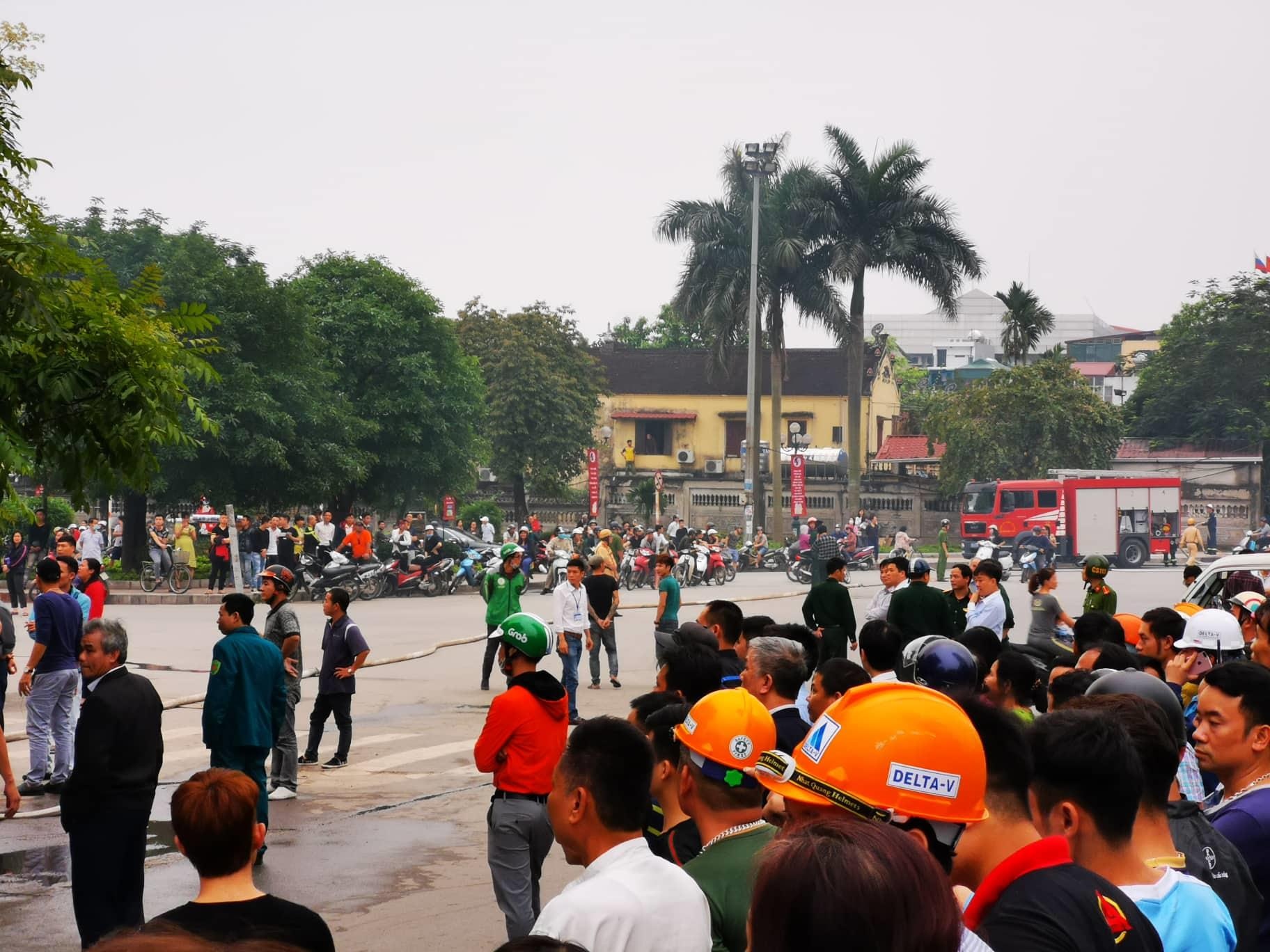 Chay cua hang thit cho anh 4