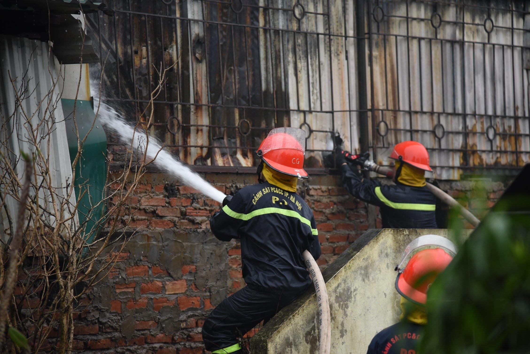 Chay cua hang thit cho anh 7