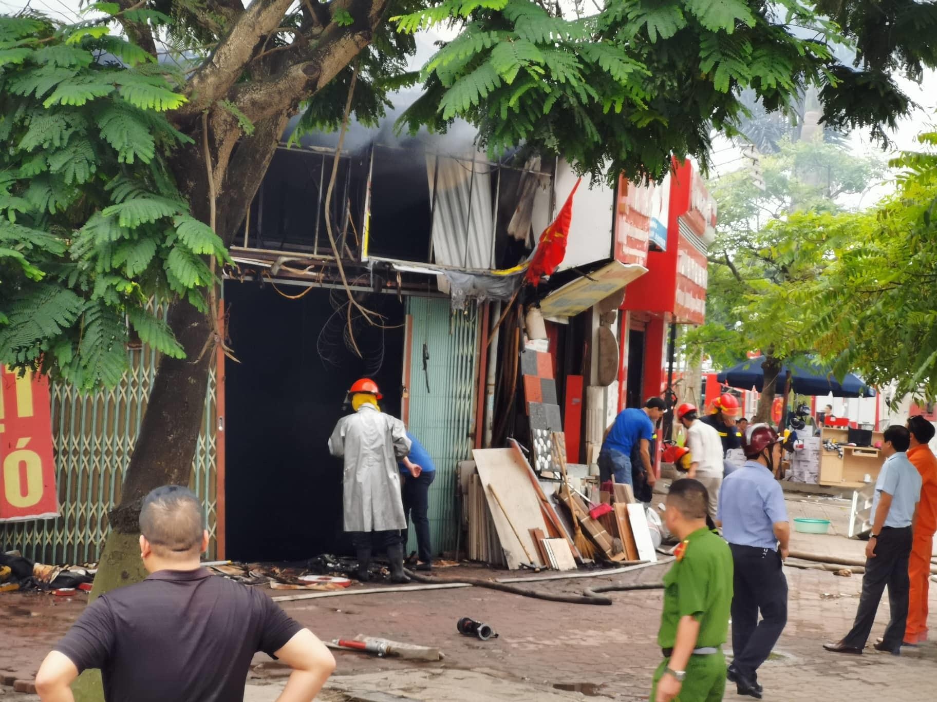 Chay cua hang thit cho anh 3