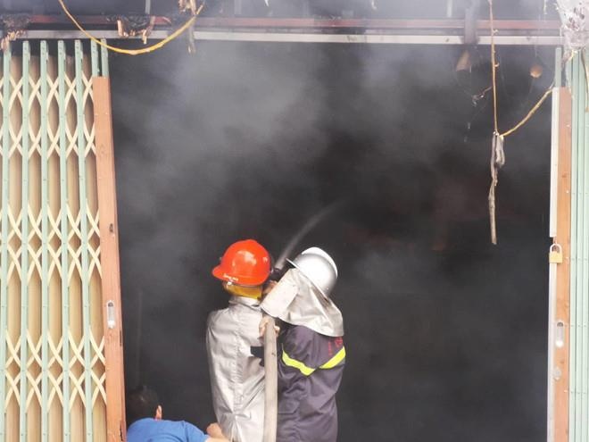 Chay cua hang thit cho anh 2