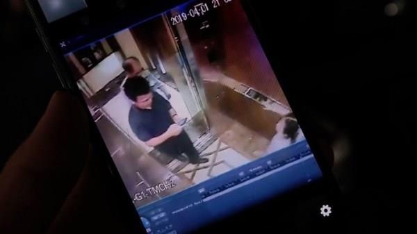 Kien nghi som khoi to vu sam so be gai trong thang may hinh anh