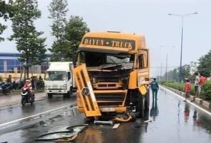 Cho con di choi le, mot phu nu bi xe dau keo can chet thuong tam hinh anh