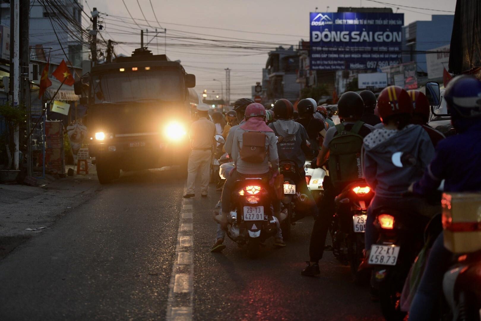 Ket xe pha Cat Lai Sai Gon anh 8