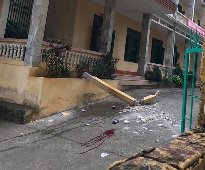 Mot hoc sinh tu vong sau khi bi cot be tong trong truong de trung hinh anh