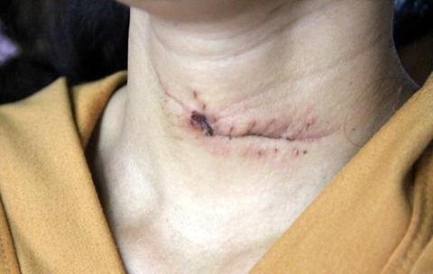 Can bo Phong Noi vu tu vong o tru so voi vet cua tren co hinh anh