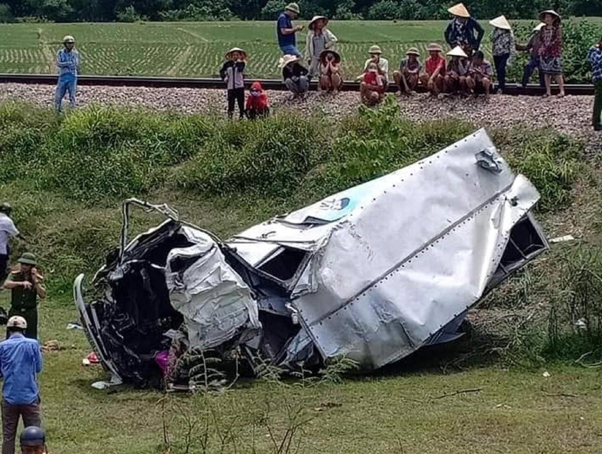 tau hoa va cham voi oto tai anh 1