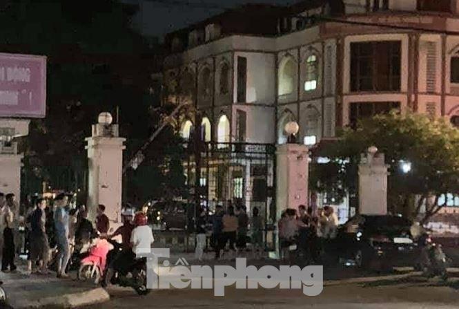 cán bộ huyện tử vong trong phòng làm việc ảnh 1 can bo huyen tu vong trong phong lam viec anh 1