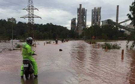 bão số 2 gây sập cầu ảnh 2 bao so 2 gay sap cau anh 2