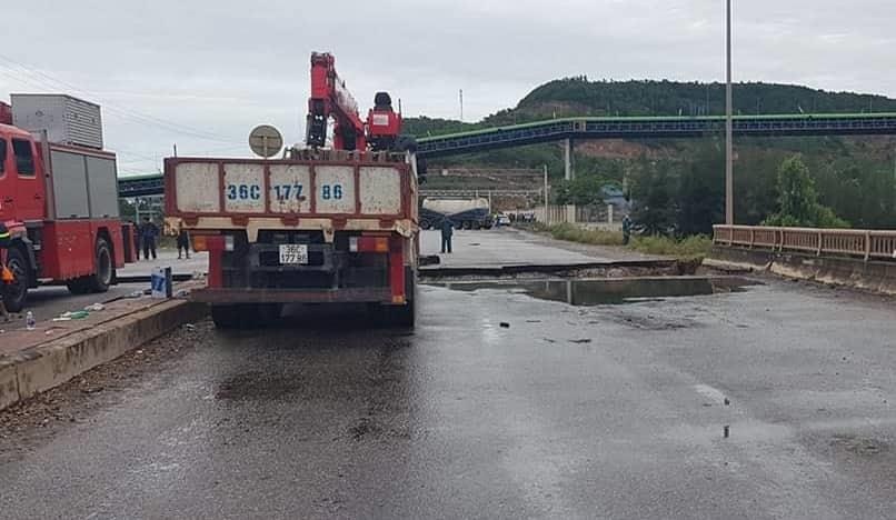 bão số 2 gây sập cầu ảnh 1 bao so 2 gay sap cau anh 1