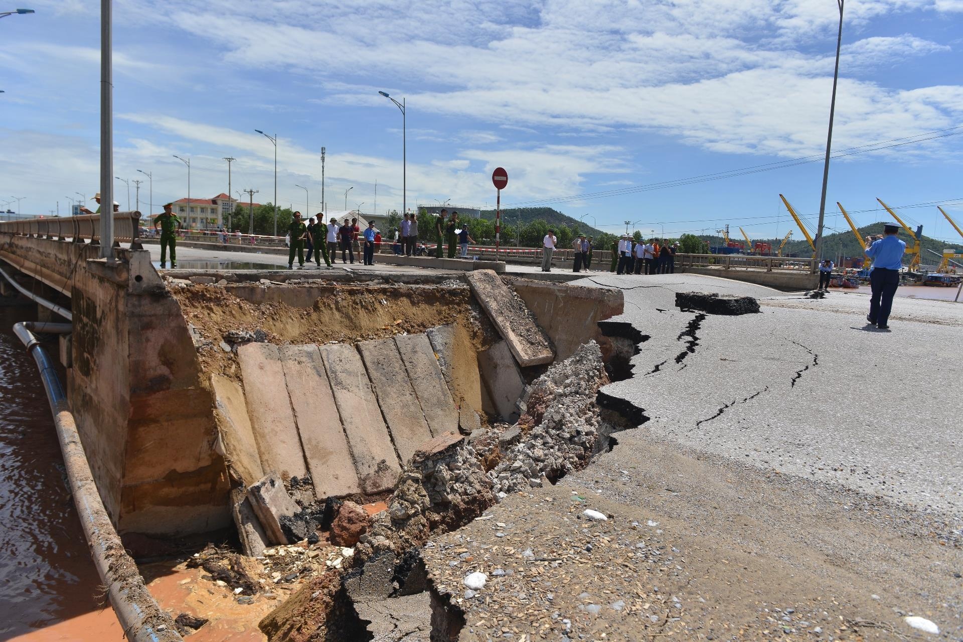 thiet hai do bao so 2 anh 1