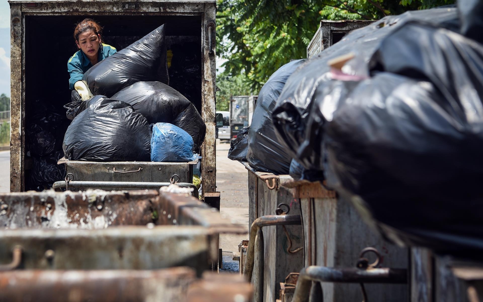 người dân Nam Sơn chặn đường ảnh 1 nguoi dan Nam Son chan duong anh 1