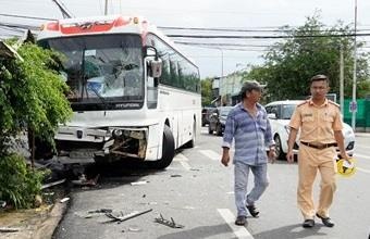 Oto 45 cho tong xe 16 cho, nhieu nguoi bi thuong hinh anh