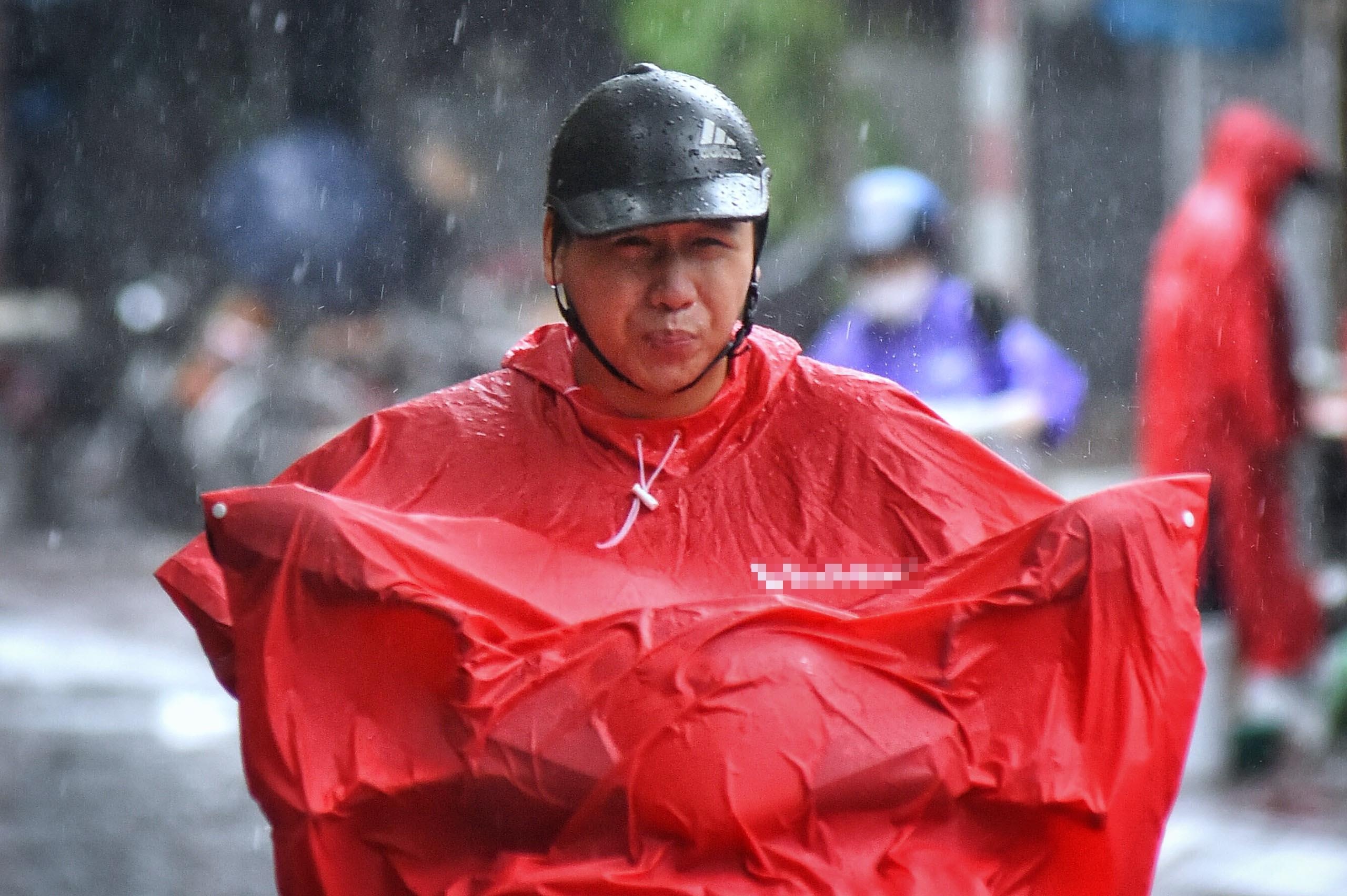 Bao so 3 suy yeu thanh ap thap nhiet doi, Bac Bo tiep tuc mua lon hinh anh